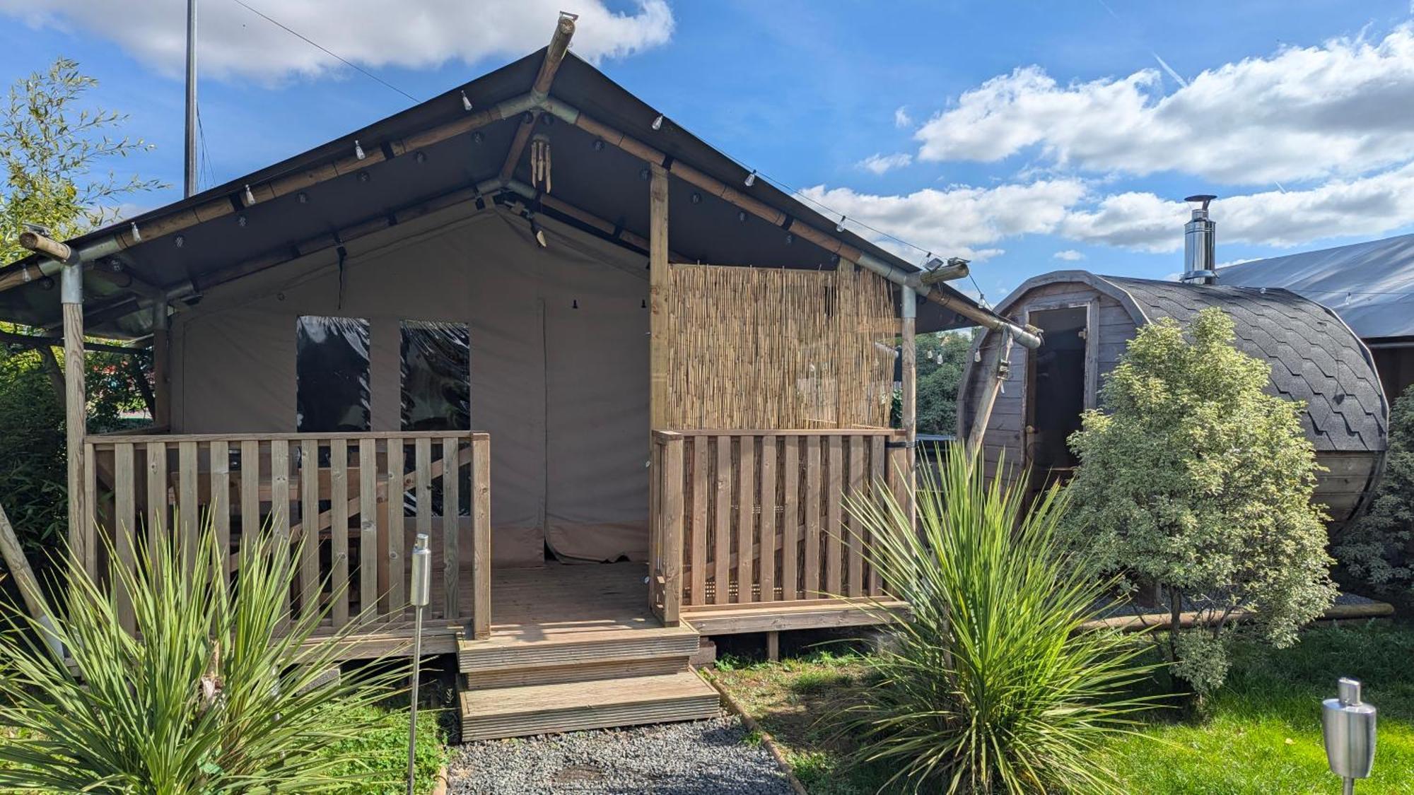 Ombersley Sunset Retreats Safari Tent מראה חיצוני תמונה