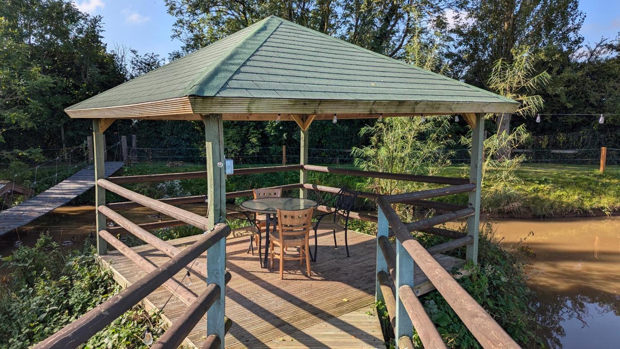 Ombersley Sunset Retreats Safari Tent מראה חיצוני תמונה