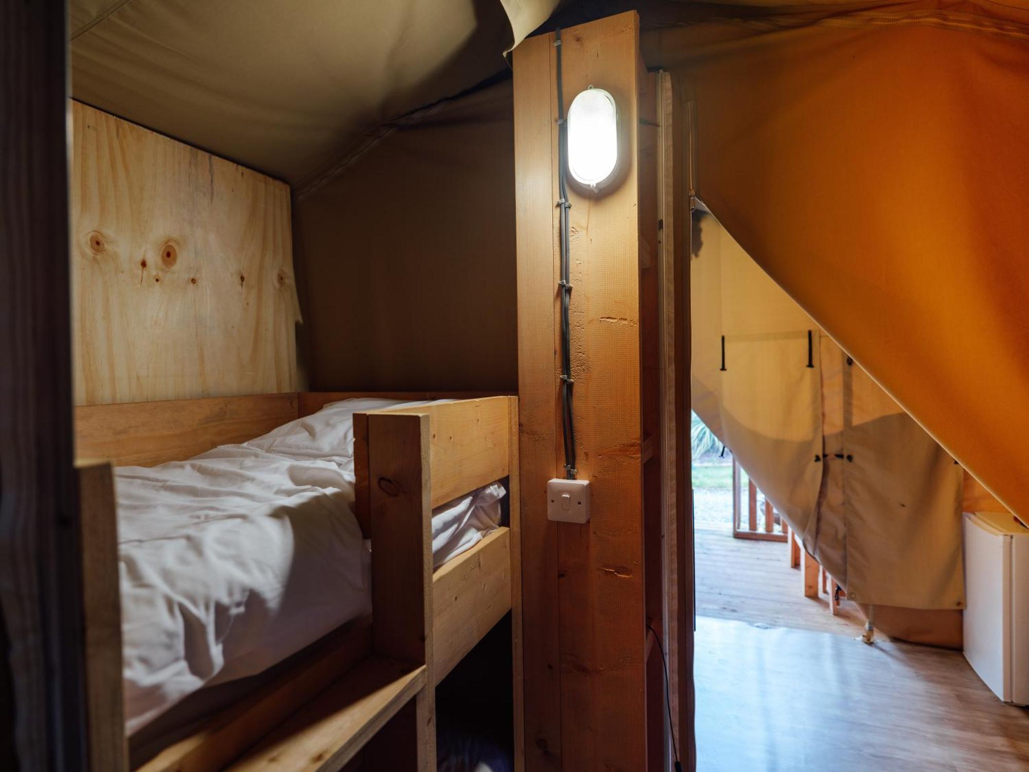 Ombersley Sunset Retreats Safari Tent מראה חיצוני תמונה