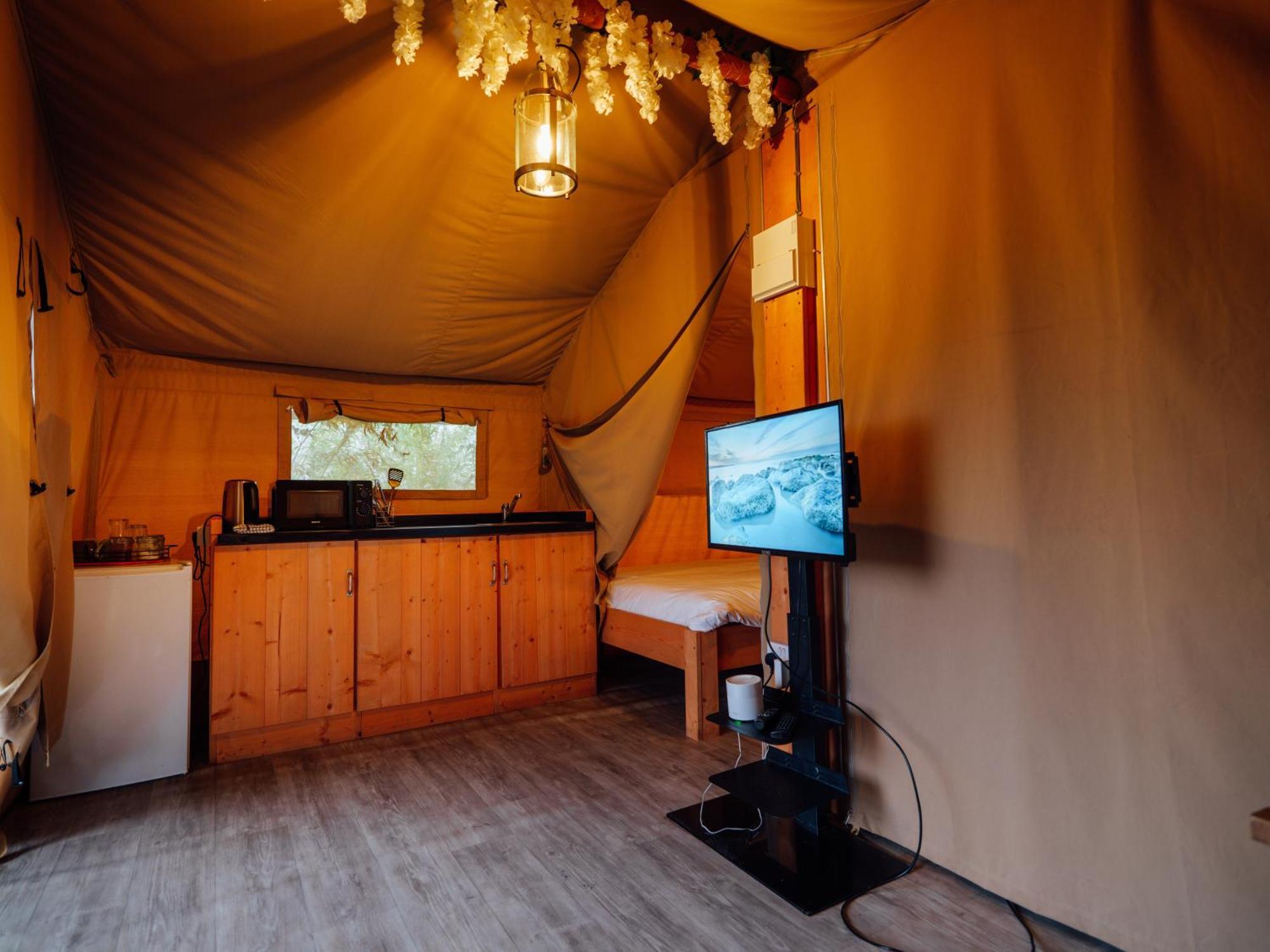 Ombersley Sunset Retreats Safari Tent מראה חיצוני תמונה